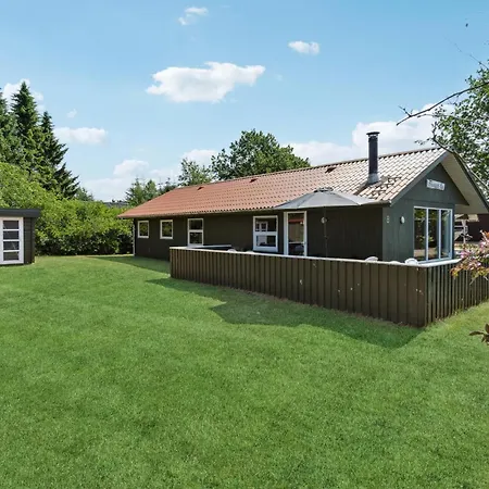 Vakantiehuis Three-Bedroom Holiday Home in Hemmet *